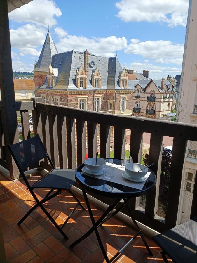 Grand Studio Hyper Centre Avec Balcon Tout Refait Mars 2025 Deauville Buitenkant foto